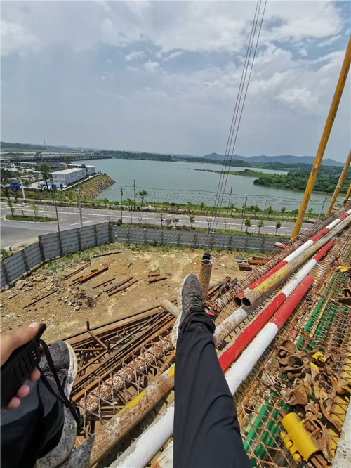 巴中市作业中发生设备损坏或人员意外，责任怎么划分？